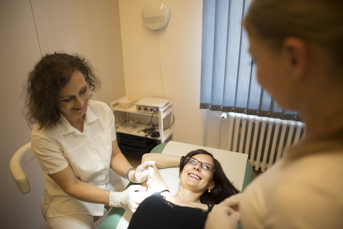 Rizika a komplikace spojená s odstraňováním vrásek botulotoxinem – Esthé Laser Clinic