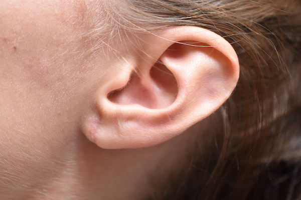 Esthé Laser Clinic - Sešití ušních dírek a lalůčků